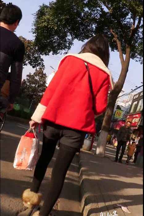 [街拍客视频]jx0429 红衣小妹的纤细美腿