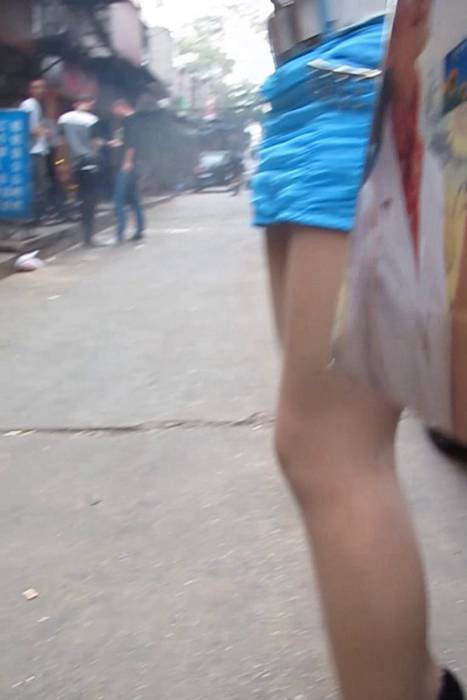 [大忽悠买丝袜街拍视频]ID0315 2012 9.19再次碰到这个狗男女让穿上肉丝真想狂扒了丝袜