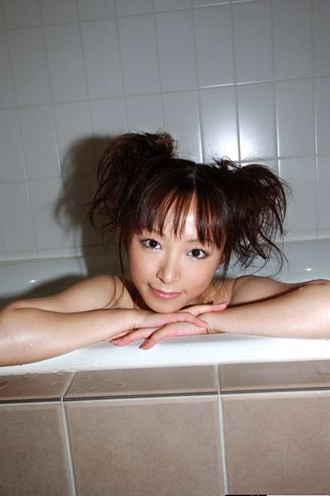 Graphis套图ID0239 2005-05-27 [Limited Edition] Emiru Momose - [Shower Show]