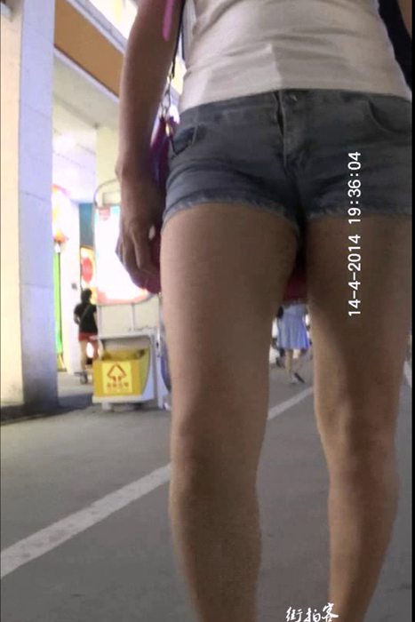 [街拍客视频]jx0070 戴草帽的牛仔热裤少妇